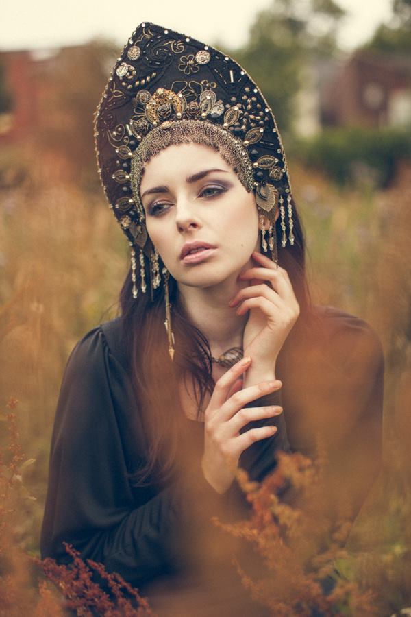 Black and gold embellished kokoshnik headdress